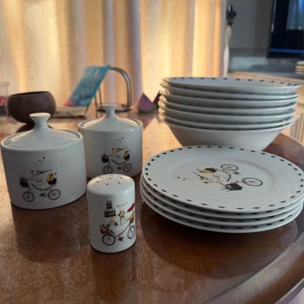 Discontinued Oneida Chefs to Go Dinnerware Set